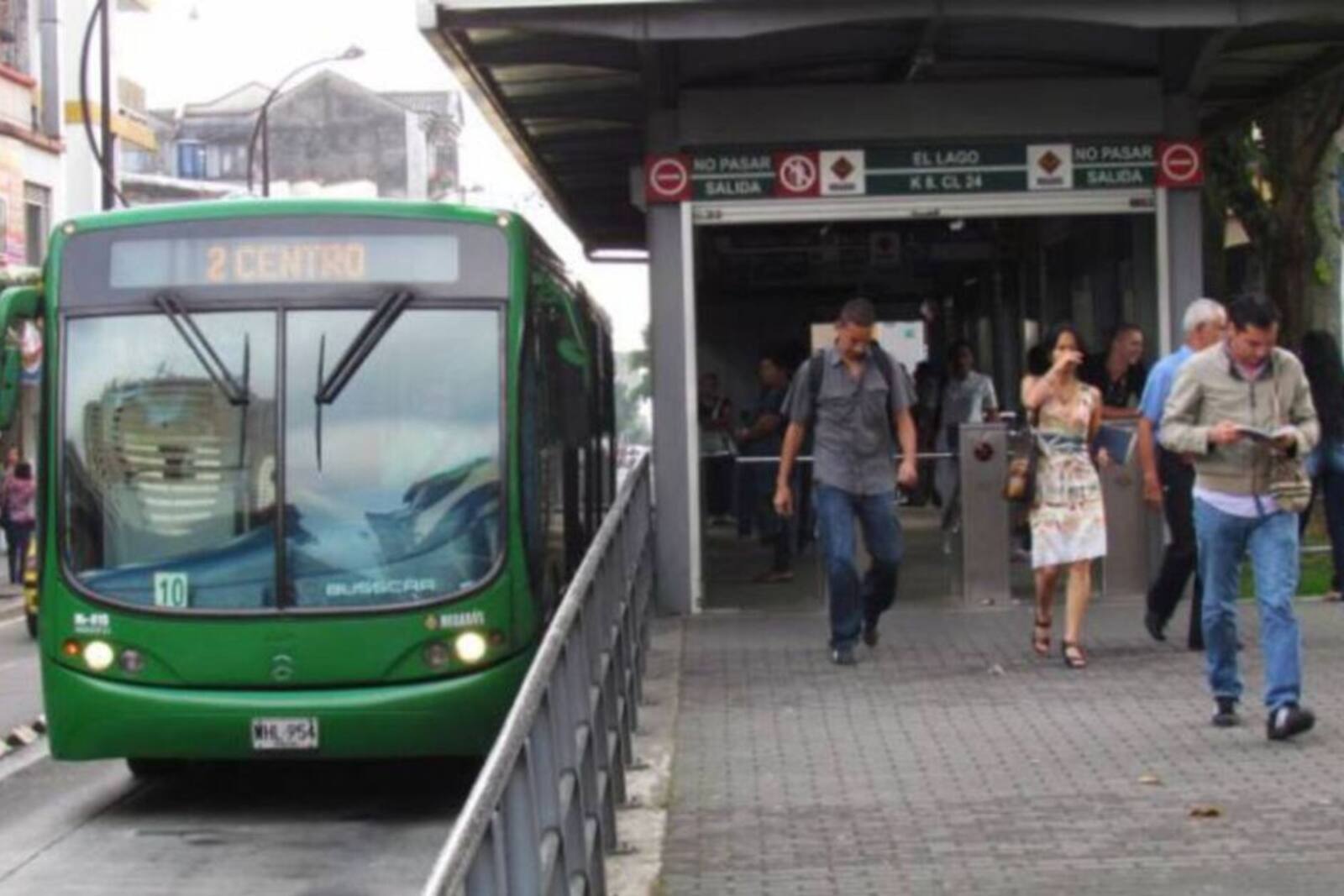 Violento robo a un pasajero en estación de Megabús