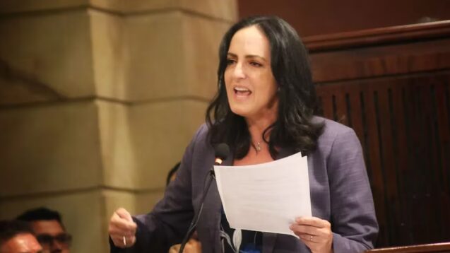 María Fernanda Cabal responde a acusaciones de intimidación en el funeral de Miguel Uribe