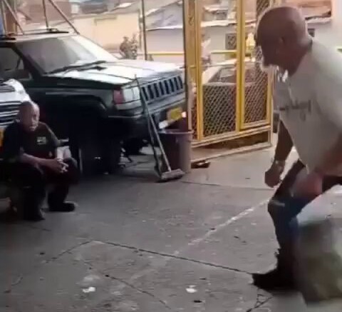 Empresario español en Pereira agrede y humilla a su empleado adulto mayor